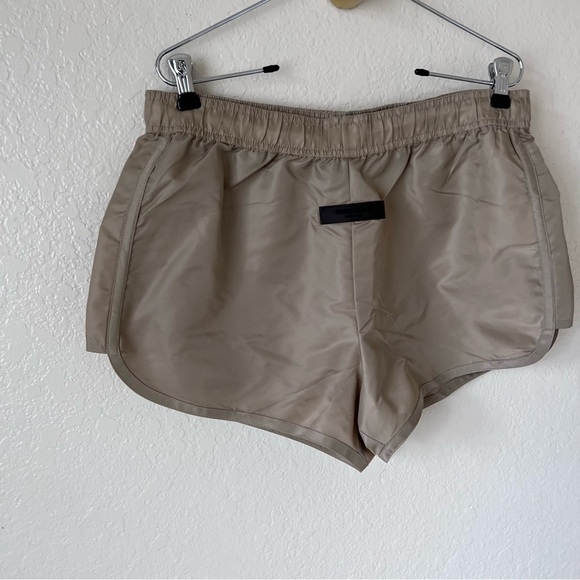 NWT Fear of God ESSENTIALS running shorts size L - Picture 9 of 12